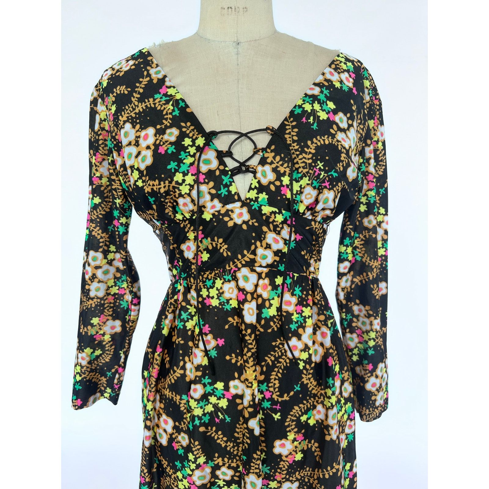 Vintage VTG 70s Floral Maxi Plunging Dress Black Empire Waist Retro Size M / US 6-8 / IT 42-44 - 4 Thumbnail
