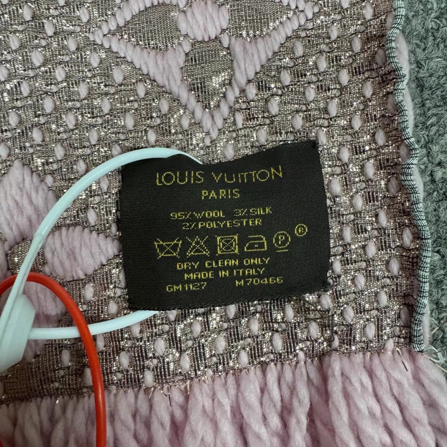Louis Vuitton LV Pink Monogram Silver Thread Wool Scarf 99 New Size ONE SIZE - 4 Thumbnail