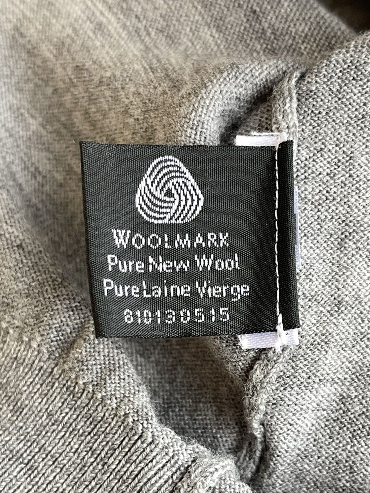 Uniqlo Uniqlo V-Neck Pure New Wool Lightweight Button-Up Cardigan Size US L / EU 52-54 / 3 - 8 Thumbnail