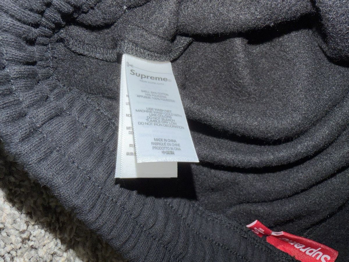 Supreme Supreme Appliqué Satin Sweatpants Size US 30 / EU 46 - 5 Thumbnail