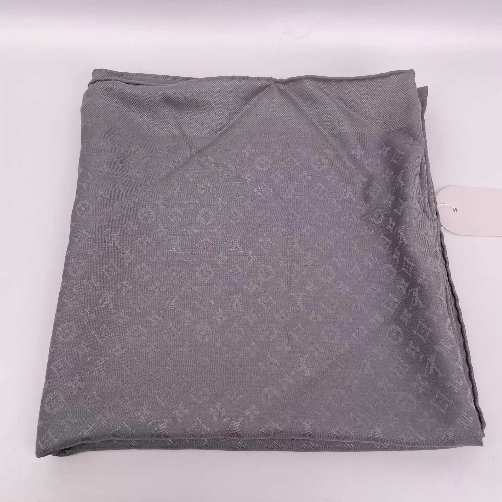 Louis Vuitton Louis Vuitton Scarf Gray Full Print 251211LYHTT07 Size ONE SIZE - 3 Thumbnail