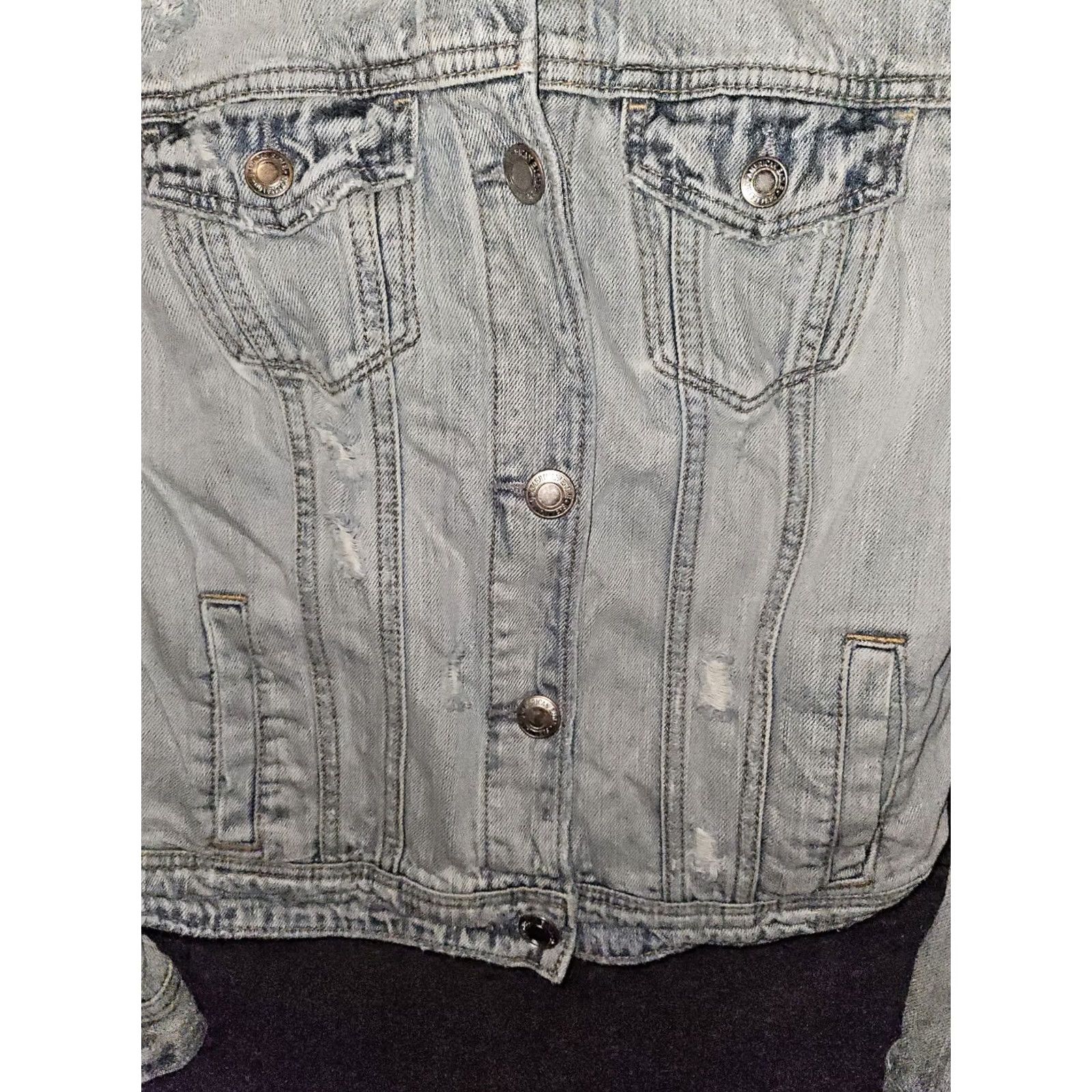 American Eagle Outfitters VINTAGE American Eagle Outfitters Denim Jacket Women Medium Lt. Blue Flap Pockets Distressed 80s 90s City Classic Outdoor Womens Size 32" / US 10 / IT 46 - 5 Thumbnail