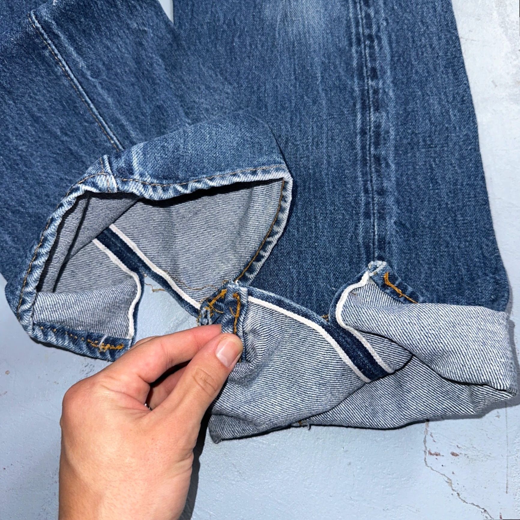 Levi's VINTAGE Levi's 501 Jeans Men 28x36 Blue Denim Straight 80s USA XX Selvedge 501 XX Med Wash 28 36 80s USA Size US 28 / EU 44 - 4 Thumbnail