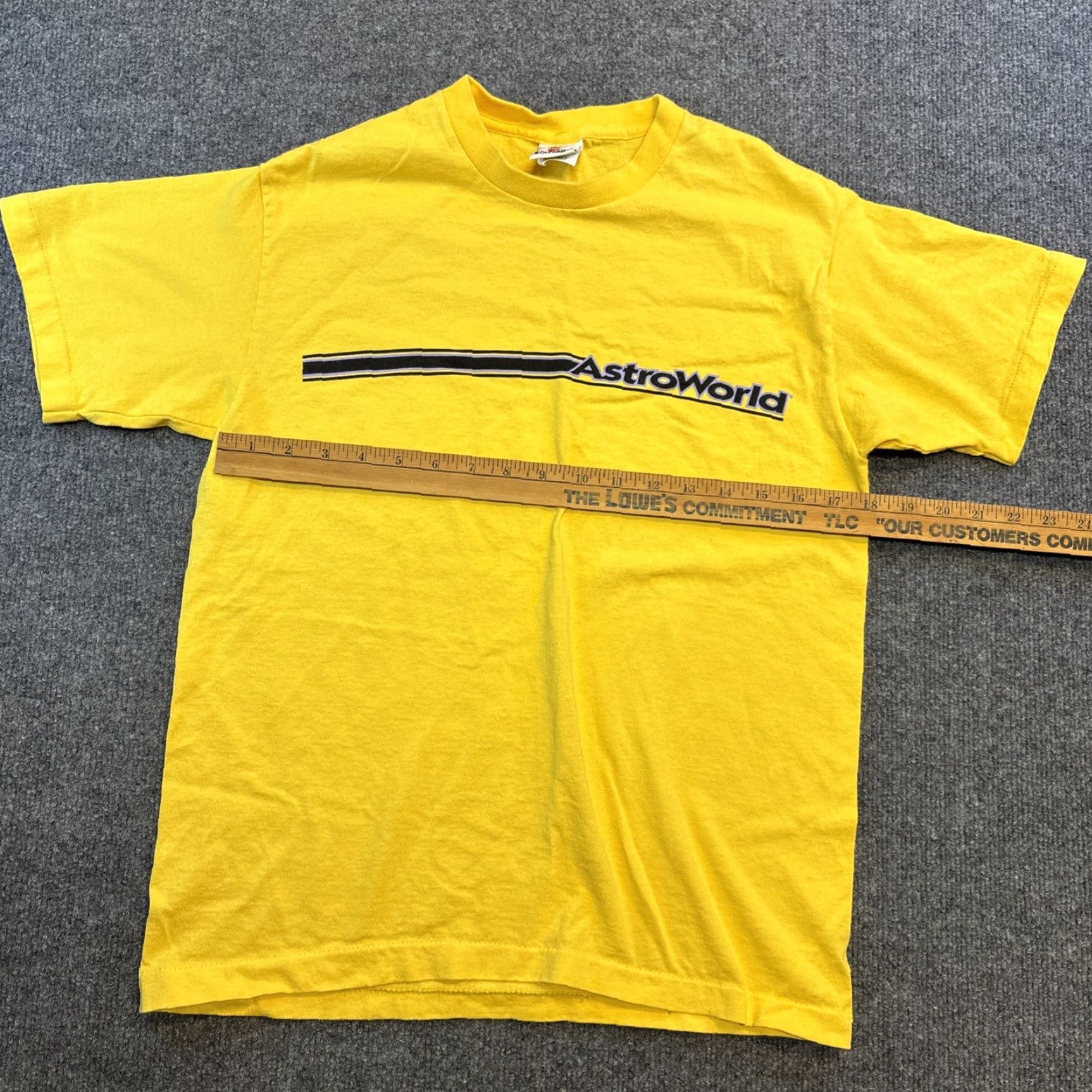 Vintage VTG Six Flags AstroWorld Looney Tunes Yellow Medium Men's T-Shirt 1990s Cotton Size US M / EU 48-50 / 2 - 4 Thumbnail
