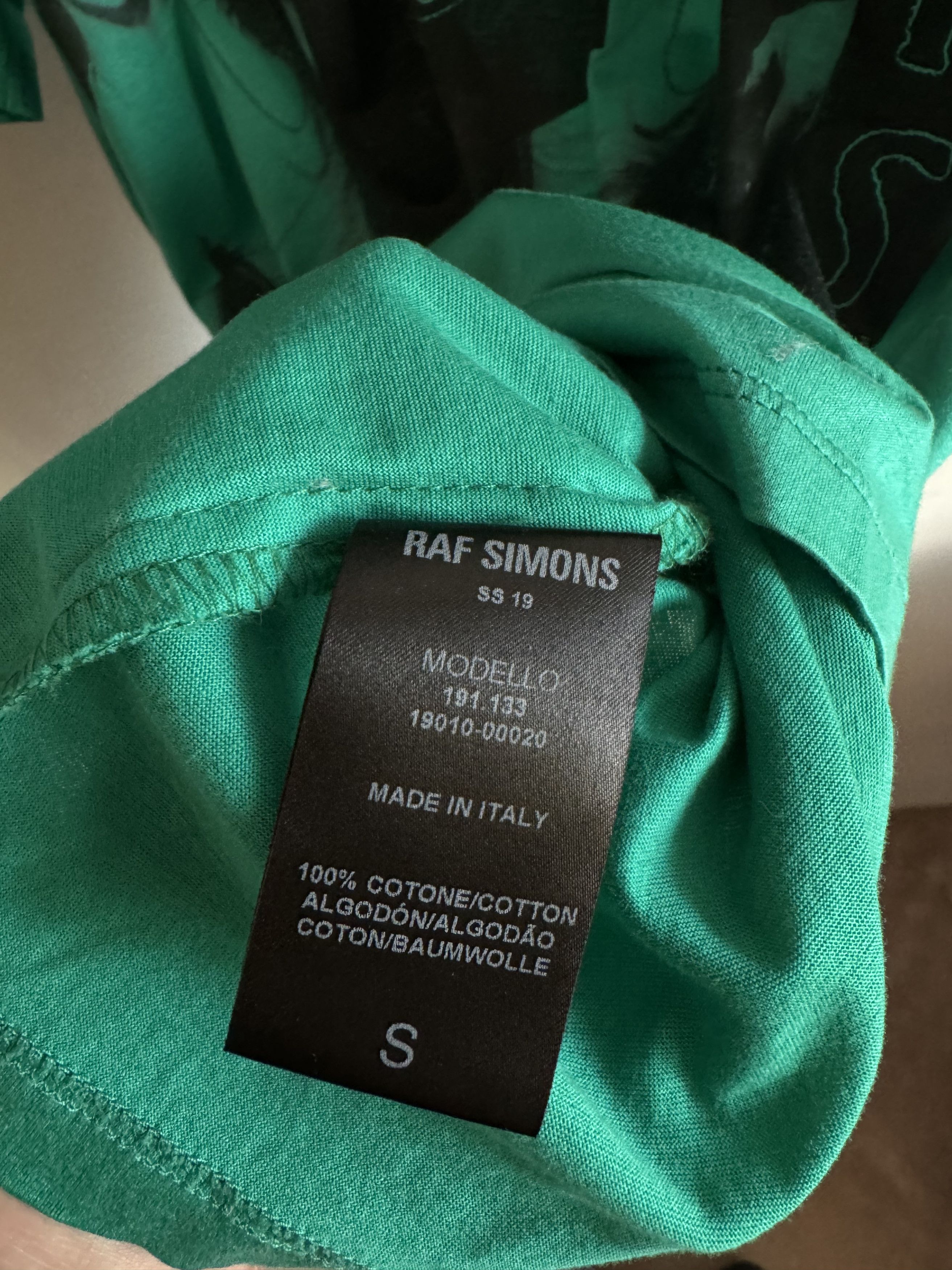 Raf Simons ss19 Raf Simons Asymmetric Sleeve Size S Size US S / EU 44-46 / 1 - 6 Thumbnail
