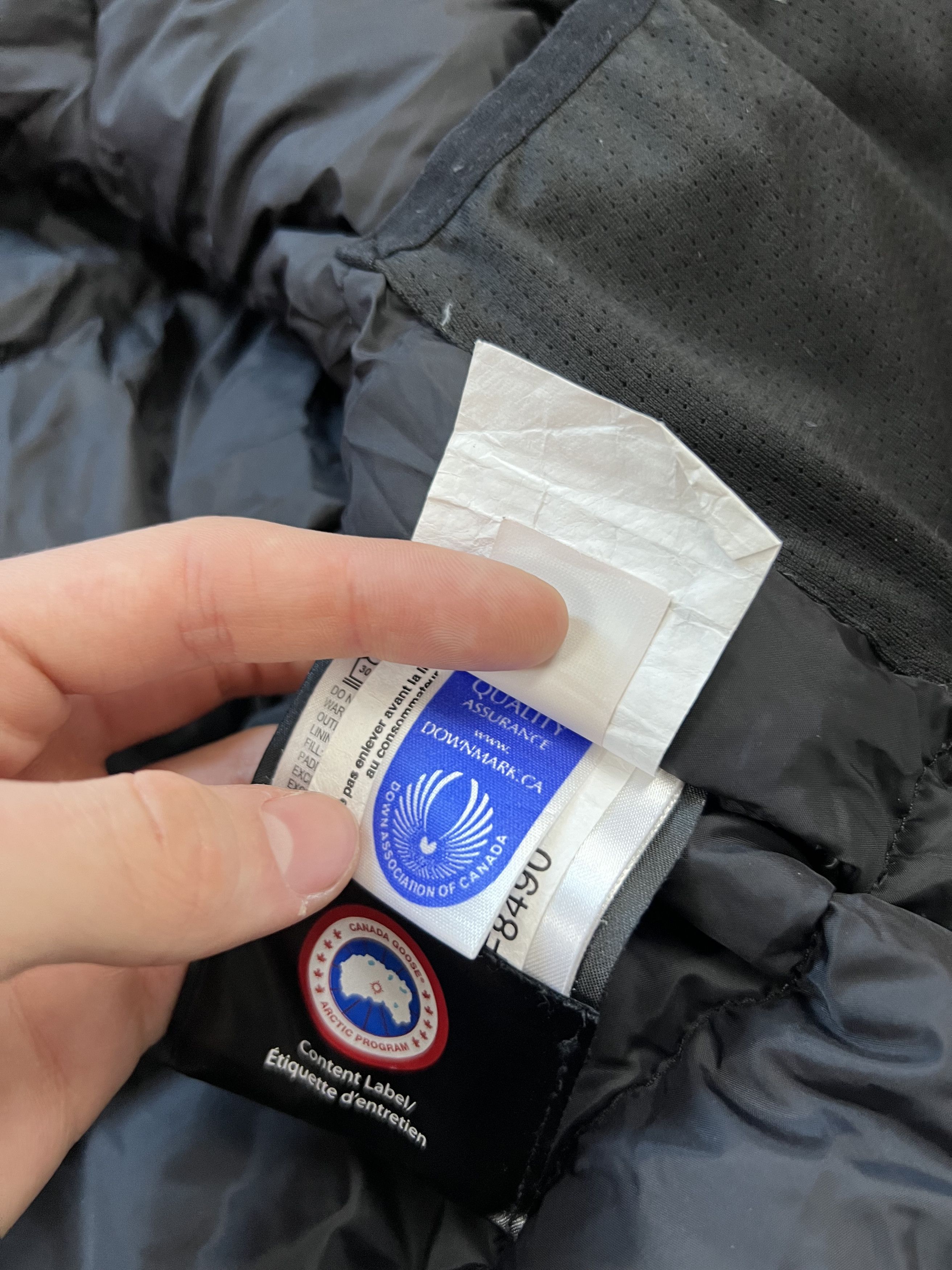 Canada Goose canada goose puffer bomber size (18) like S-M legit luxury Size US S / EU 44-46 / 1 - 12 Thumbnail