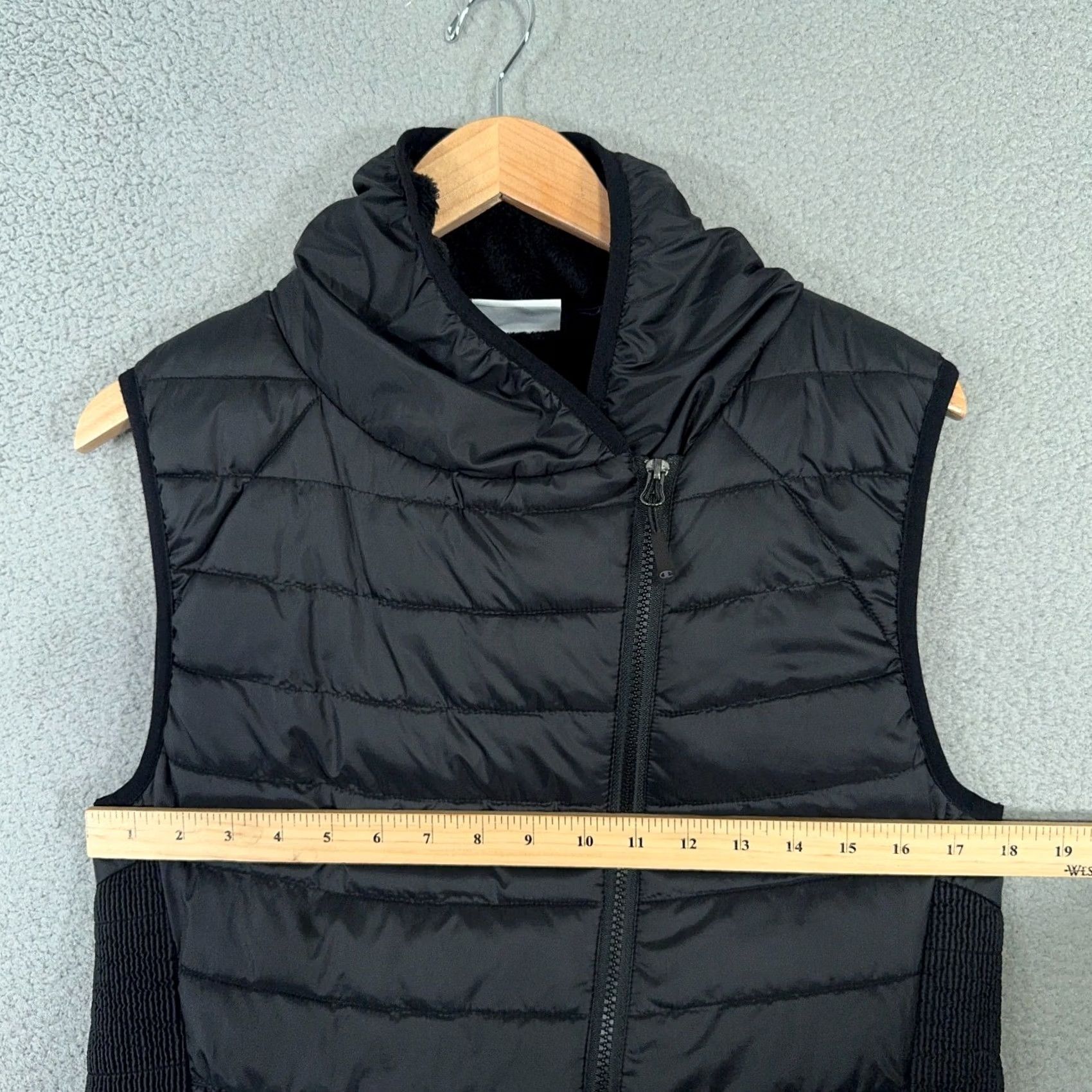 Champion Champion Puffer Vest Women M Black Full Zip Lined Polyester Pocketed Quilted Slim Regular Vest Size M / US 6-8 / IT 42-44 - 5 Thumbnail
