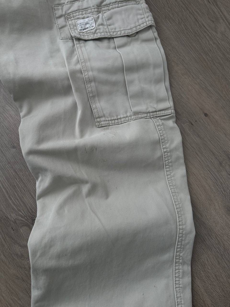 Levi's × Vintage Vintage Levis White Baggy Cargo Pants Size US 33 - 19 Thumbnail