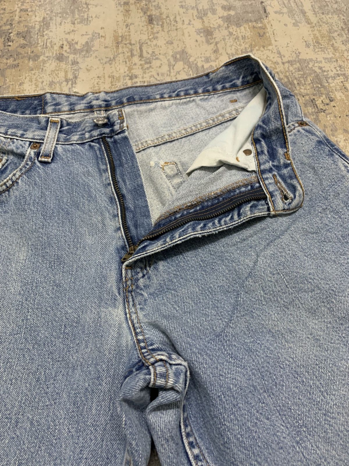 Levi's VTG 90s Levi's 550 Relaxed Fit Tapered Leg Jeans Light Wash Size US 31 - 4 Thumbnail