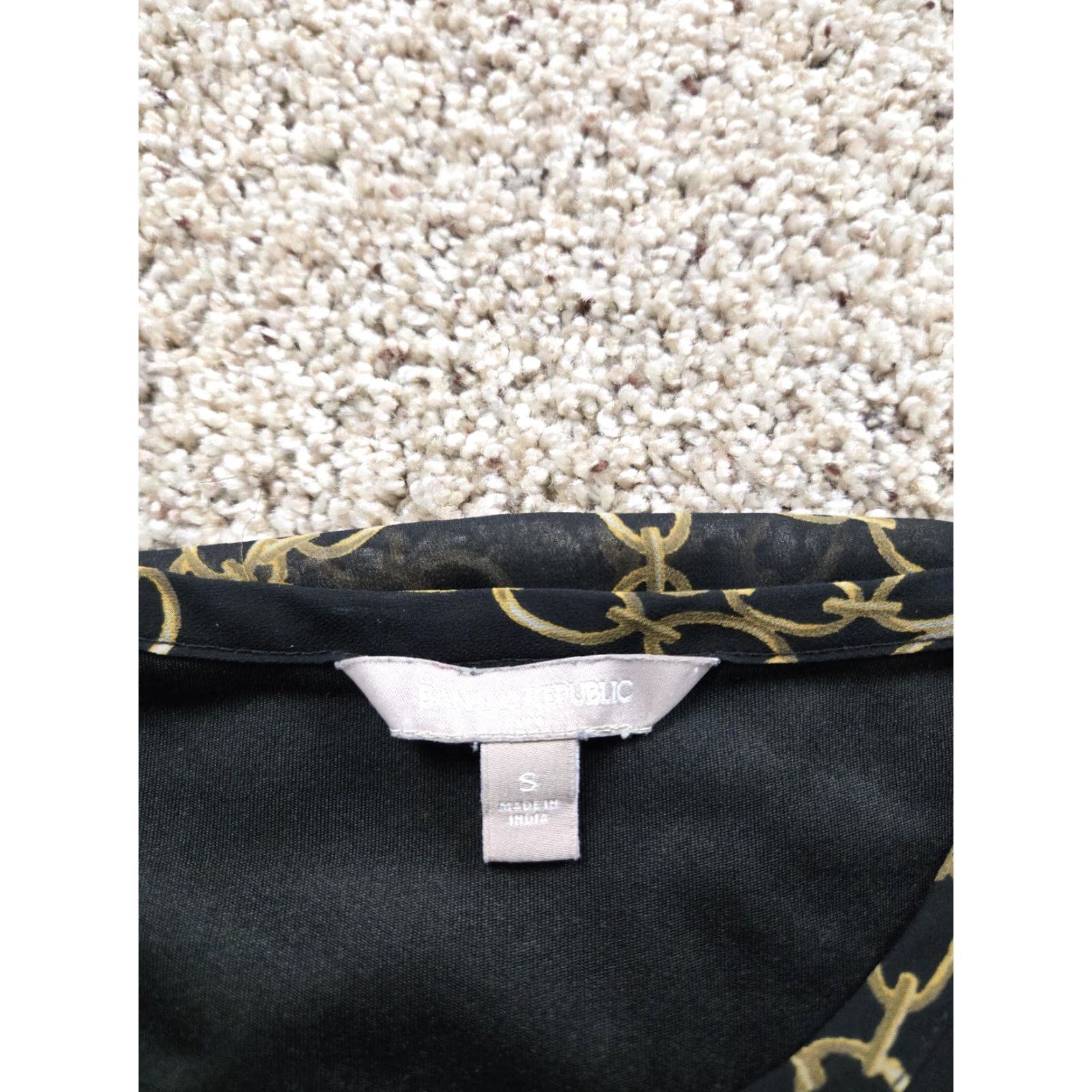 Banana Republic Banana Republic Blouse Womens Small Black Chain Lock Key Print Long Sleeve Top Size S / US 4 / IT 40 - 4 Thumbnail