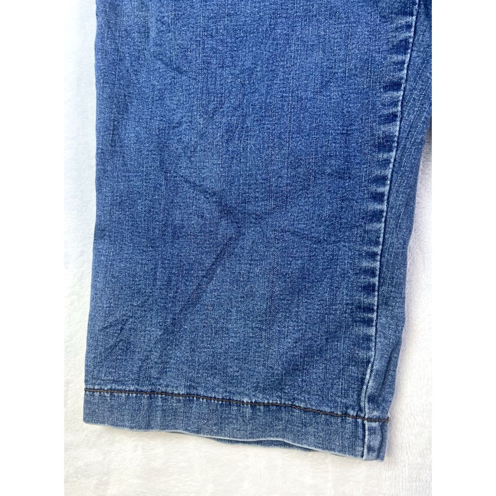 Levi's Levi's 512 Capri Jeans Women's Slimming Size 14 Denim Blue Capri Jeans Capris Slimming Pockets 19 Inseam 30 Waist Denim Blue Size 36" / US 14 / IT 50 - 3 Thumbnail