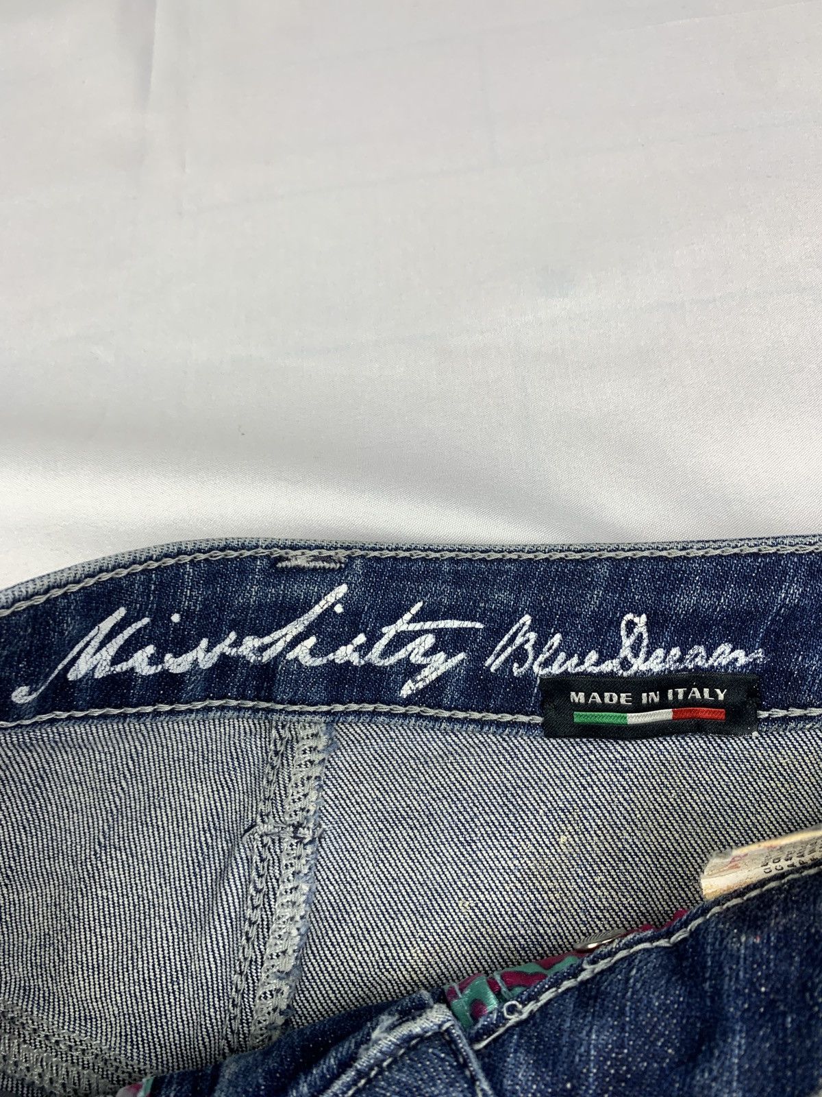 Miss Sixty 2000s Miss Sixty Italy Stretchy Fireworks Art Hot Shorts Size 27" / US 4 / IT 40 - 8 Thumbnail