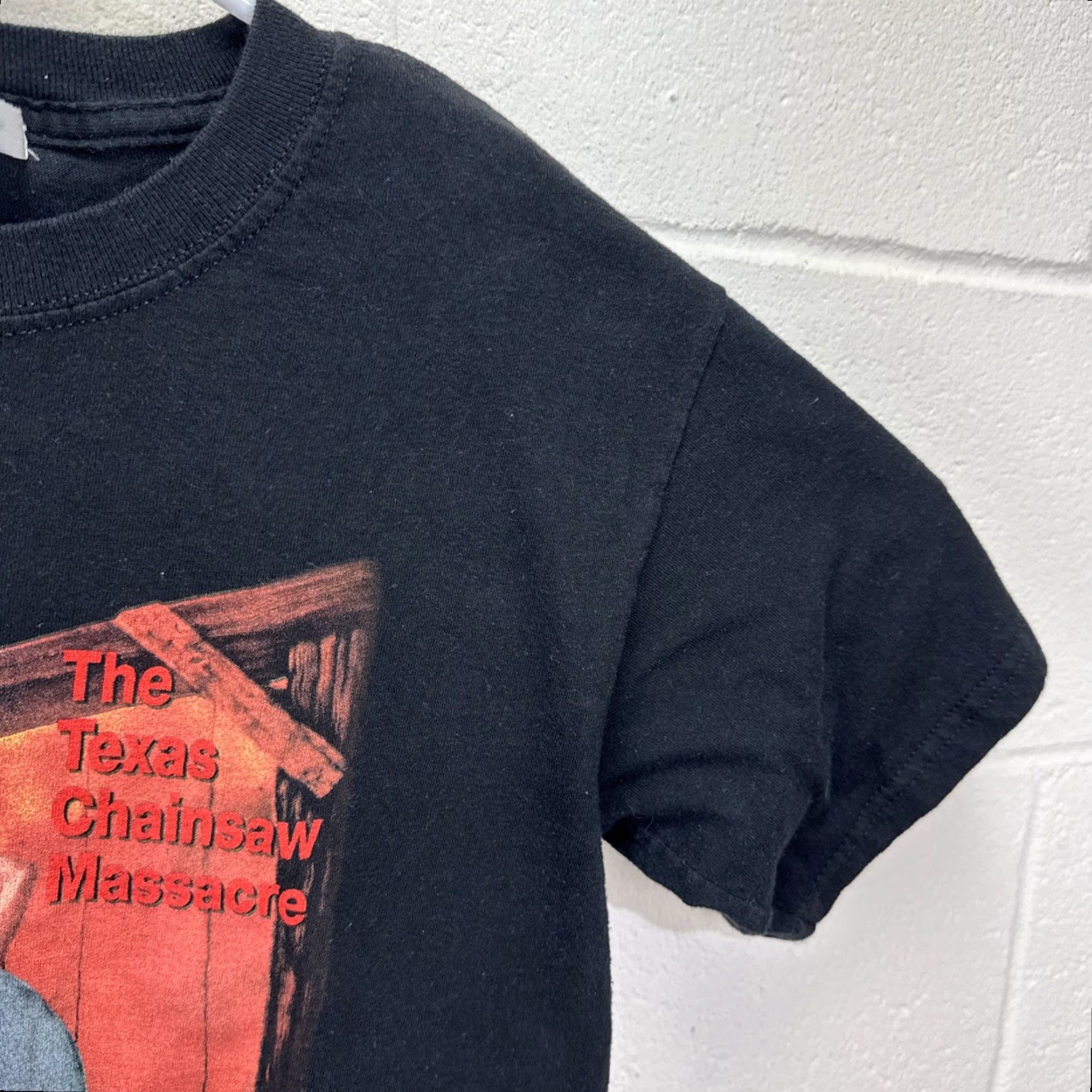 Vintage VINTAGE M&O The Texas Chainsaw Massacre T-Shirt Small Black Graphic Horror Leatherface Mens 2002 Size US S / EU 44-46 / 1 - 7 Thumbnail
