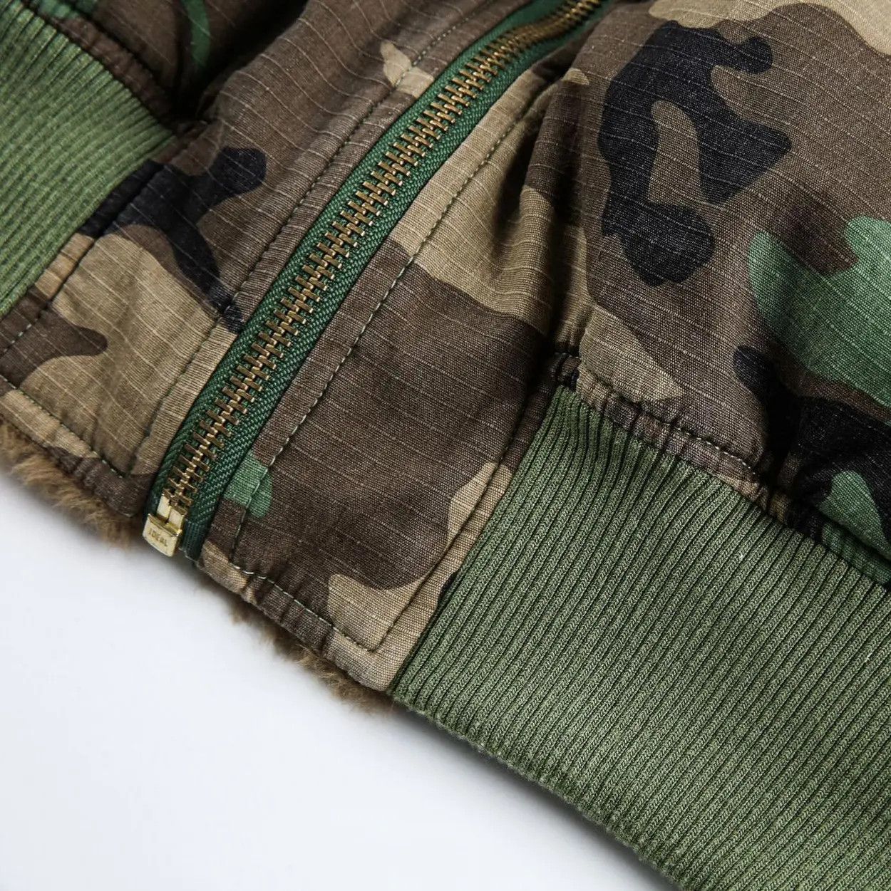 Japanese Brand Reversible Camouflage Fur Hooded Jacket, Military Style Size US L / EU 52-54 / 3 - 6 Thumbnail