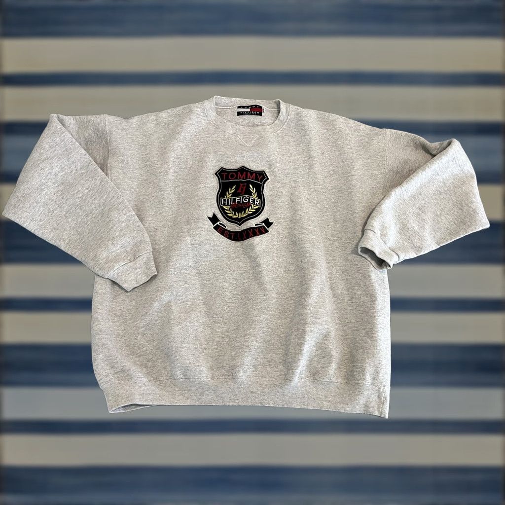 Tommy Hilfiger VINTAGE Tommy Hilfiger Crewneck Sweater 2XL Mens Gray Pullover F1 Racing Size XXL Made in USA Size US XXL / EU 58 / 5 - 1 Thumbnail