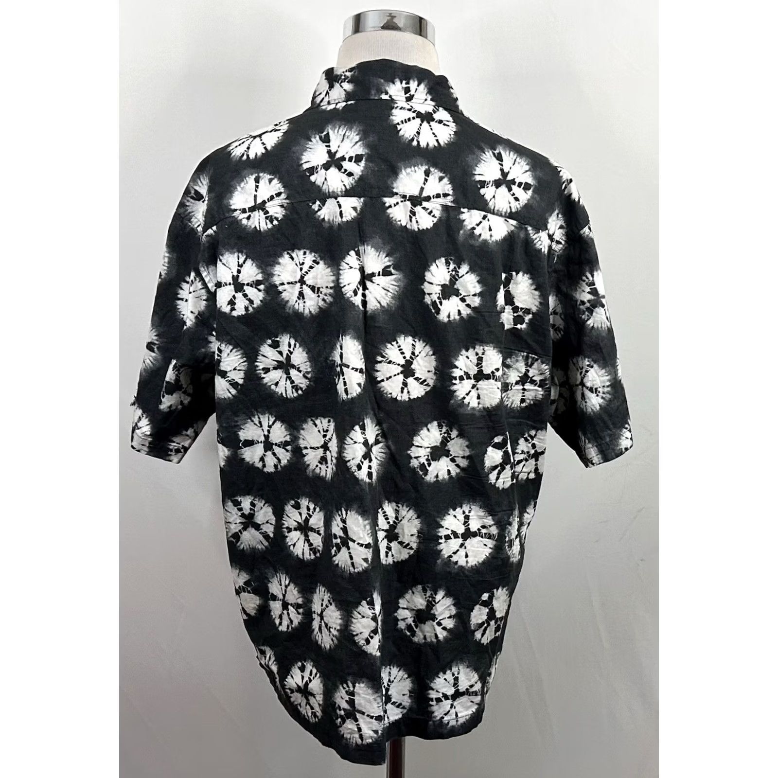 H&M H&M XL Relaxed Fit Hawaiian Shirt Tie Dye Black White Sand Dollar Short Sleeve Shirt Mens Size US XL / EU 56 / 4 - 4 Thumbnail