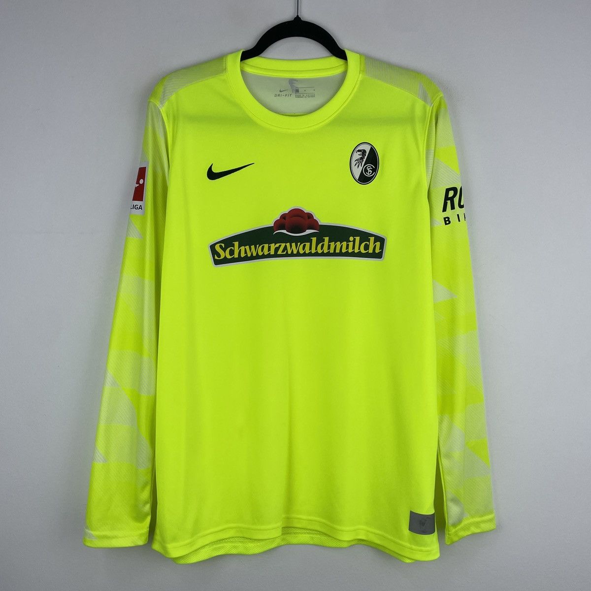 Nike SC Freiburg Goalkeeper Jersey Nike Shirt Neon GK 2021/2022 Size US L / EU 52-54 / 3 - 1 Thumbnail