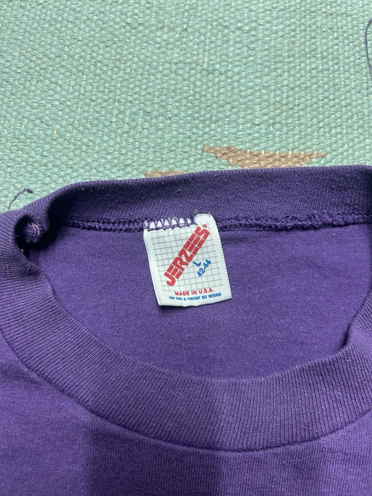 Vintage 80s pocket t shirt blank plum jerzees single stitch soft L Size US L / EU 52-54 / 3 - 6 Thumbnail