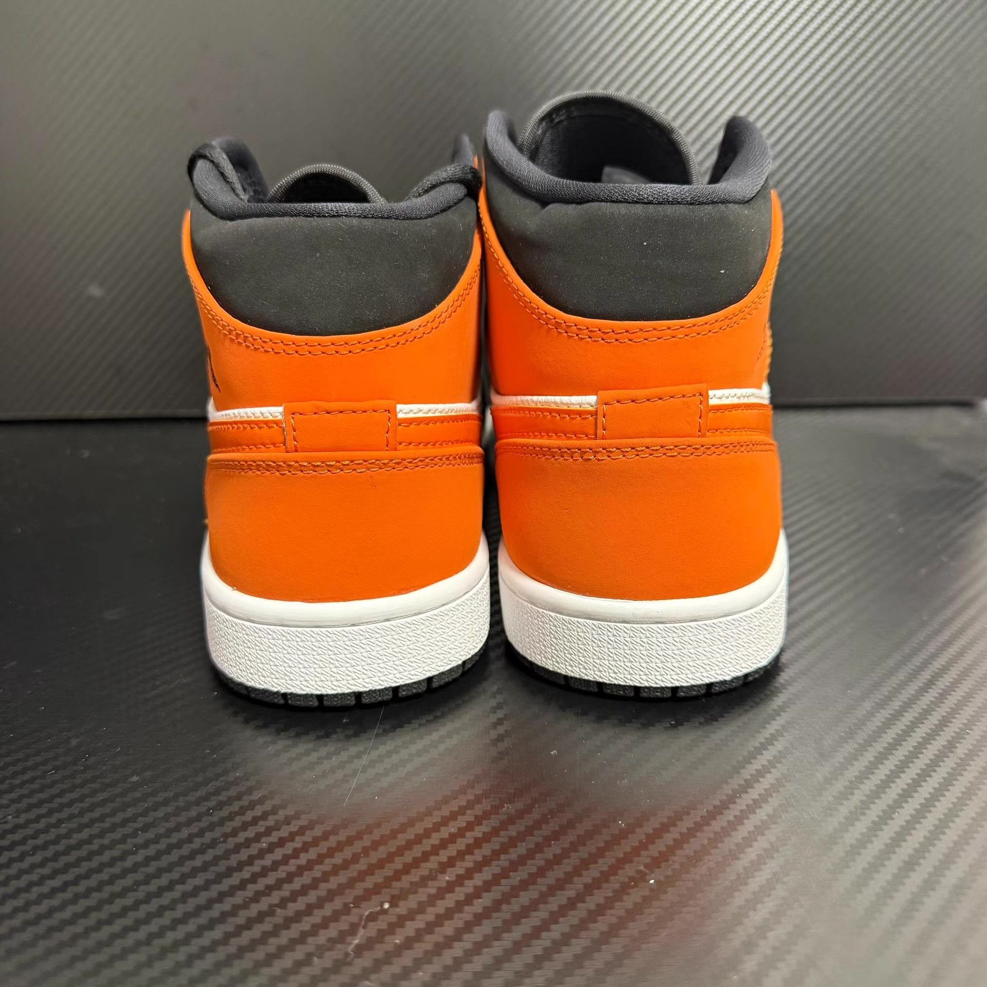 Nike Nike Air Jordan 1 Mid Q11 Size US 7.5 / EU 40-41 - 3 Thumbnail