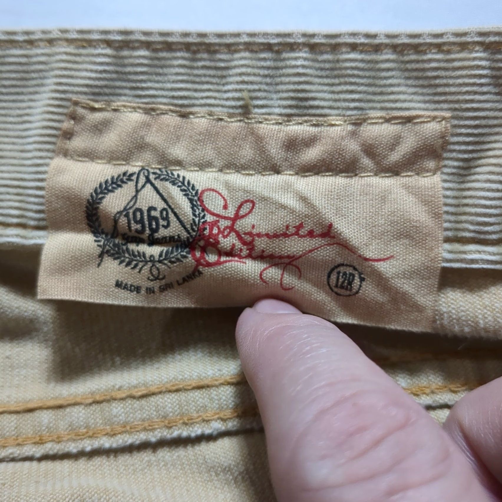 Gap VINTAGE Gap 1969 Limited Edition Corduroy Bootcut Pants Beige Womens 12R Regular Stretch Pockets Front Zip Button Tailored Retro Hippie Style Mens? Size 34" / US 12 / IT 48 - 5 Thumbnail