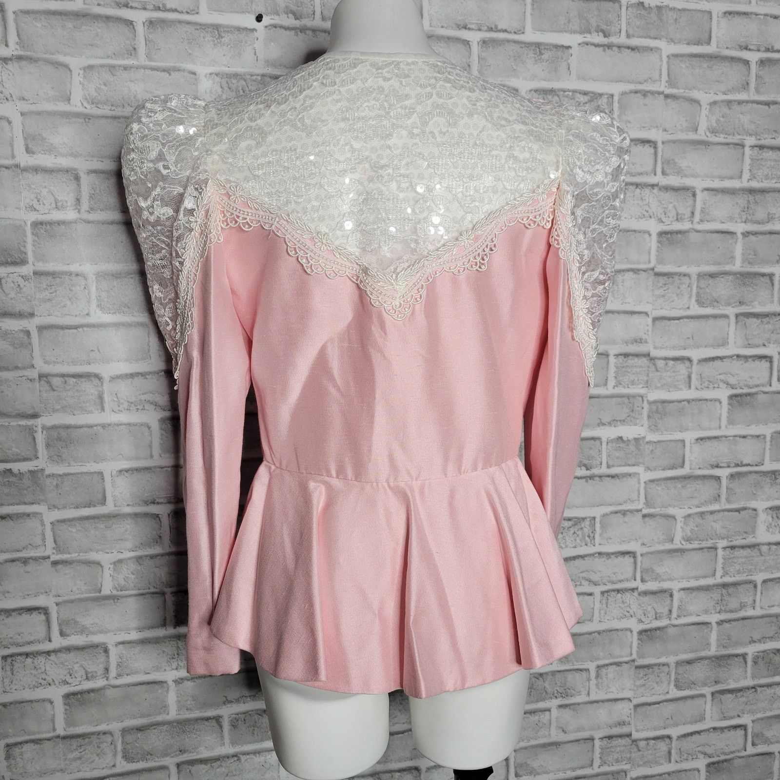 Vintage VTG 80s Madonna Pink, Lace & Sequin 2 Piece Skirt/Blazer Set Size 28" / US 6 / IT 42 - 9 Thumbnail