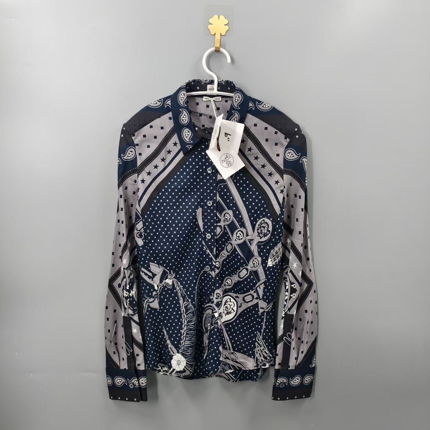 Hermes Hermes Silk Gray Button Up M Women Size M / US 6-8 / IT 42-44 - 1 Thumbnail