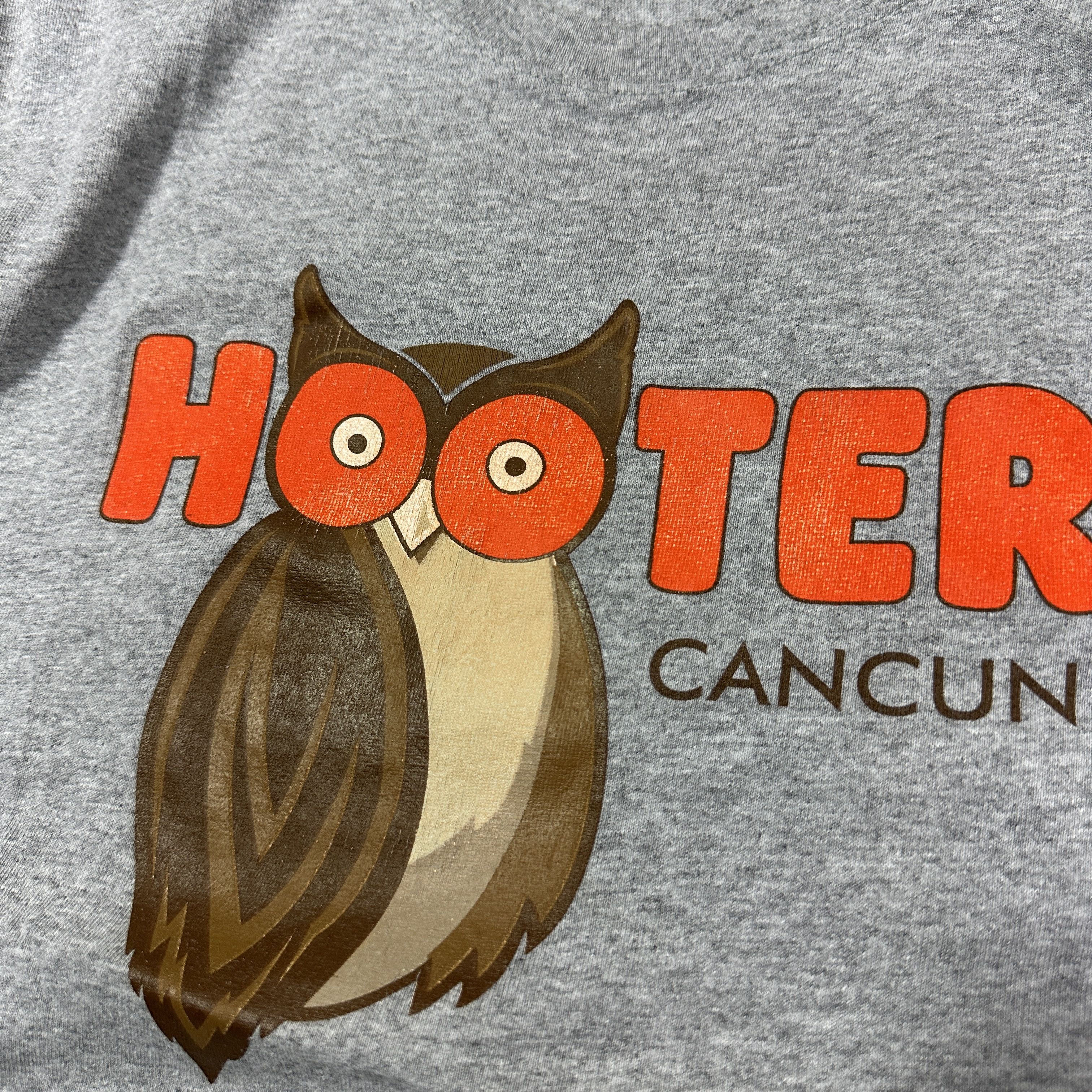 Vintage Vintage Streetwear Sporty Printed Hooters T-shirt Y2K Size US L / EU 52-54 / 3 - 3 Thumbnail