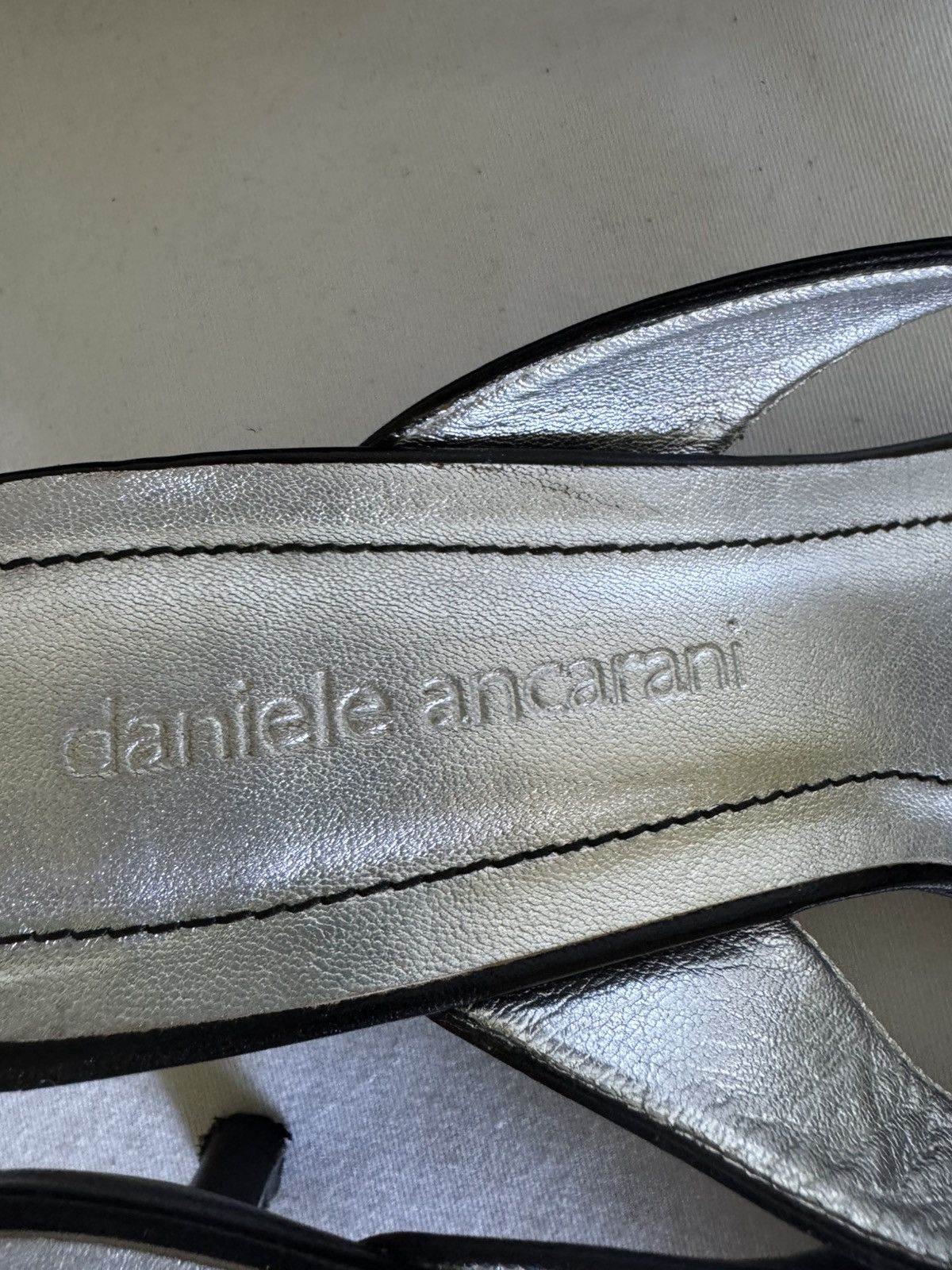 Other DANIELE ANCARANI Black Leather Thong Sandals 39.5/ 8 Size US 8 / IT 38 - 6 Thumbnail
