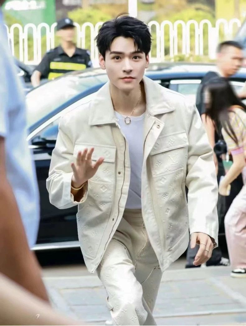 Louis Vuitton Louis Vuitton Beige Denim Jacket with Logo -2505 Size US L / EU 52-54 / 3 - 6 Thumbnail