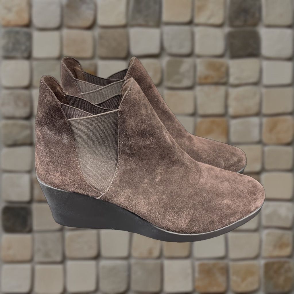 Crocs Chelsea Boots Womens Size 8 Brown Suede Wedge Heel Shoes Ankle Pull On Comfort Outdoor