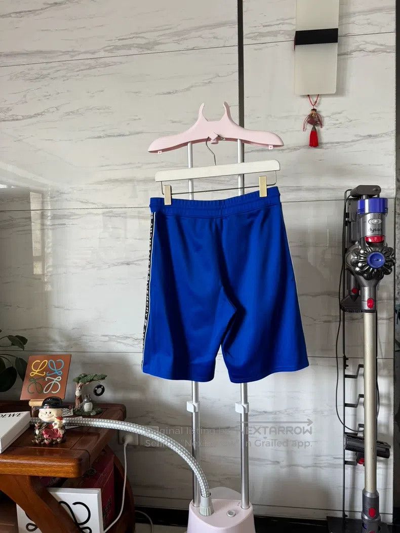 Givenchy Givenchy SizeL New Shorts (Size L, Pant Length 54) Size US 30 / EU 46 - 2 Thumbnail