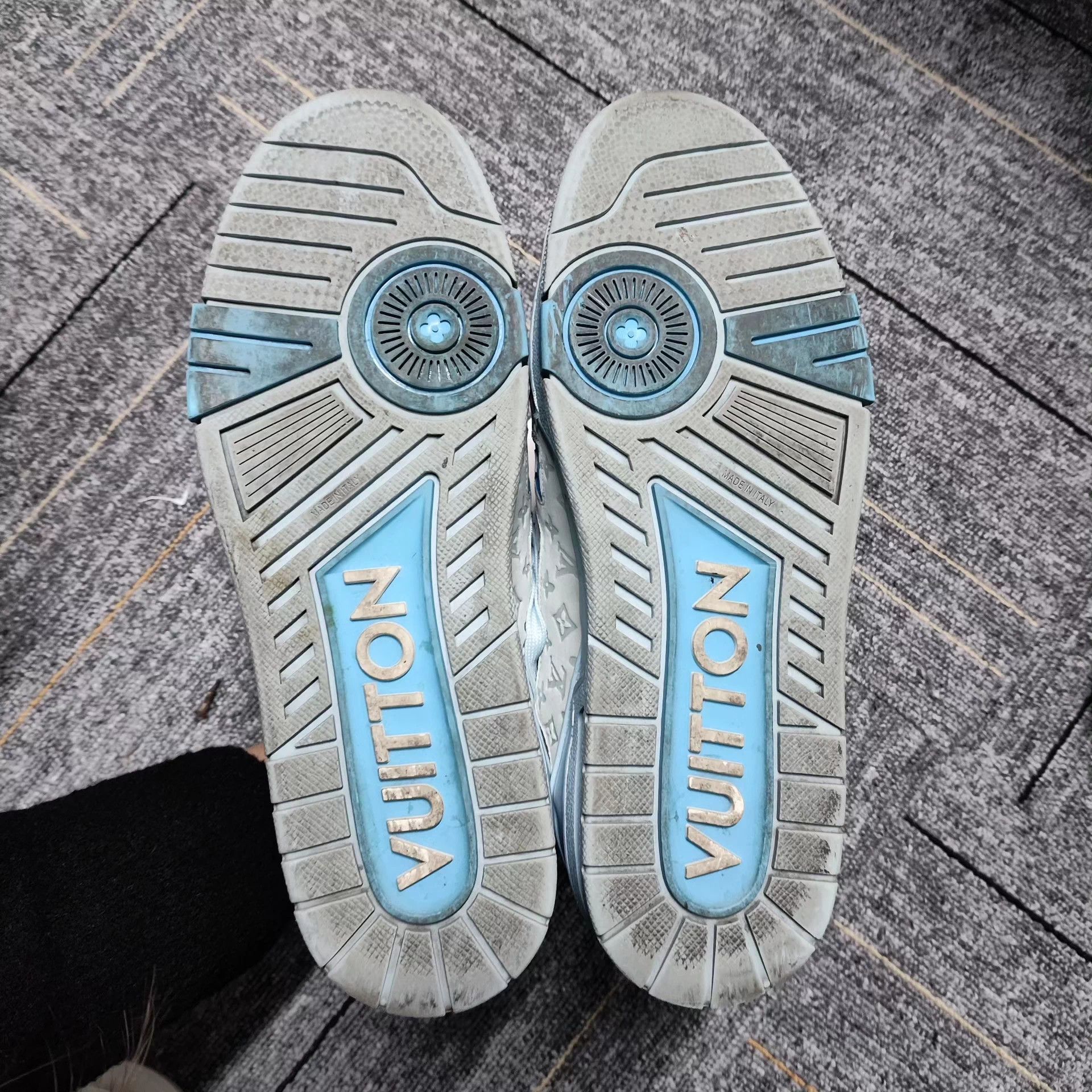 Louis Vuitton LV x Taylor Trainer All-Over Subtle Print Blue US9 Size US 9 / EU 42 - 3 Thumbnail