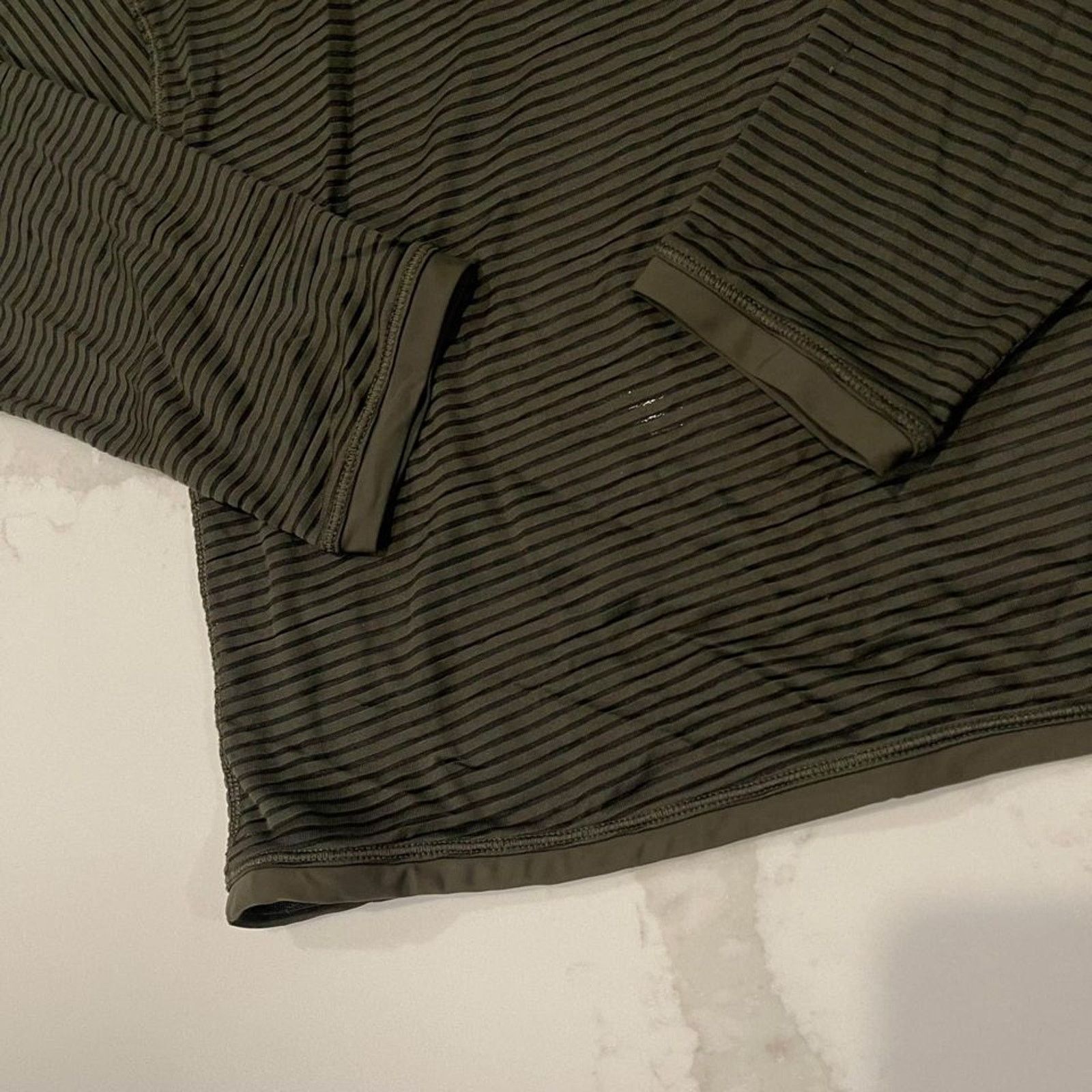 Lululemon Lululemon Lean In CS Top Dark Olive Mesh Stripe Womens Small Size S / US 4 / IT 40 - 2 Thumbnail