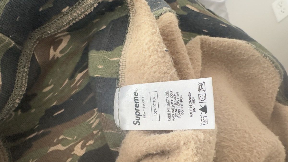 Supreme Supreme Tiger Stripe hoodie size L Size US L / EU 52-54 / 3 - 6 Thumbnail