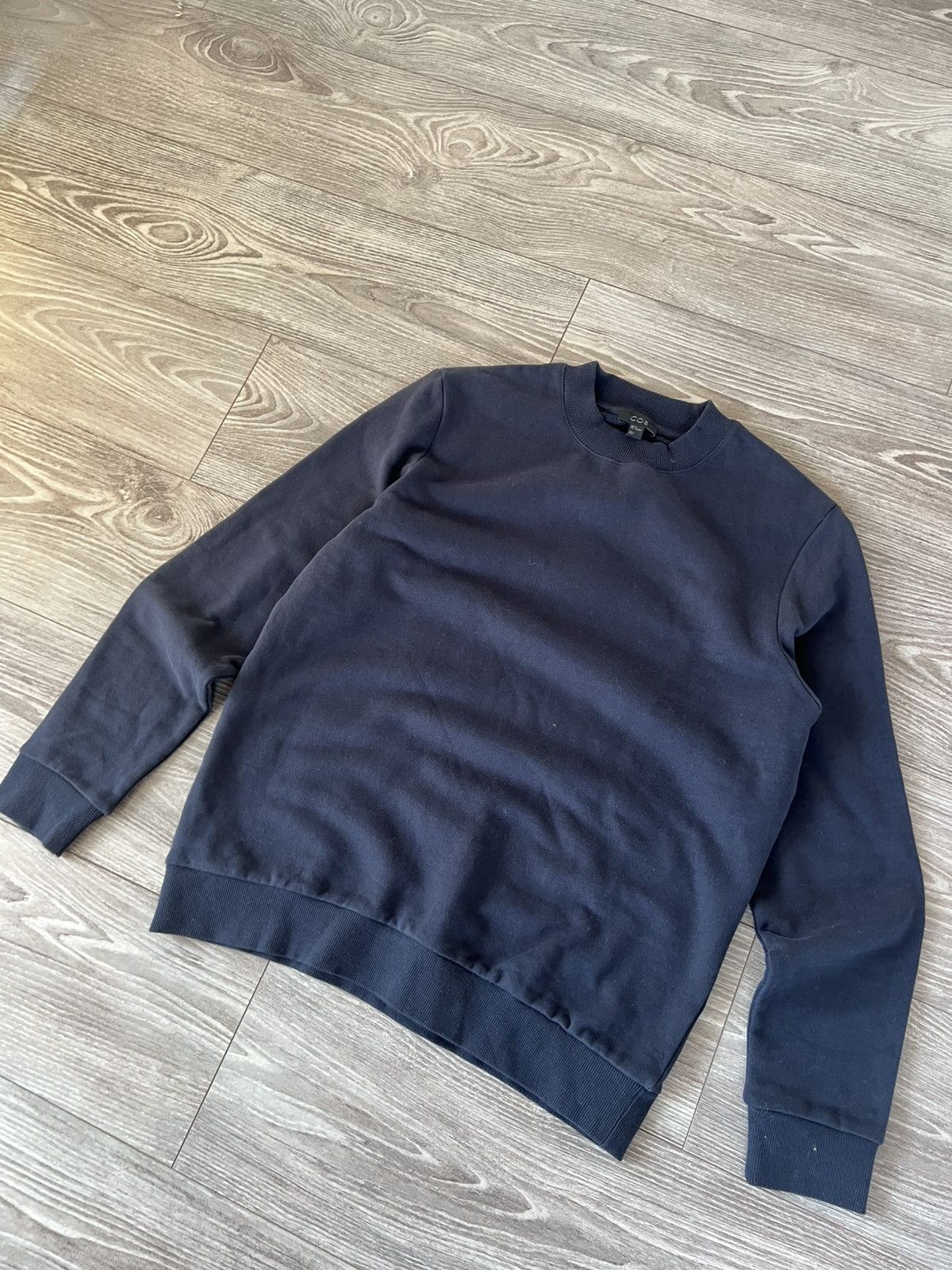Cos ‼️COS Classic Old Money Crew Neck Sweatshirt‼️ Size US M / EU 48-50 / 2 - 10 Thumbnail