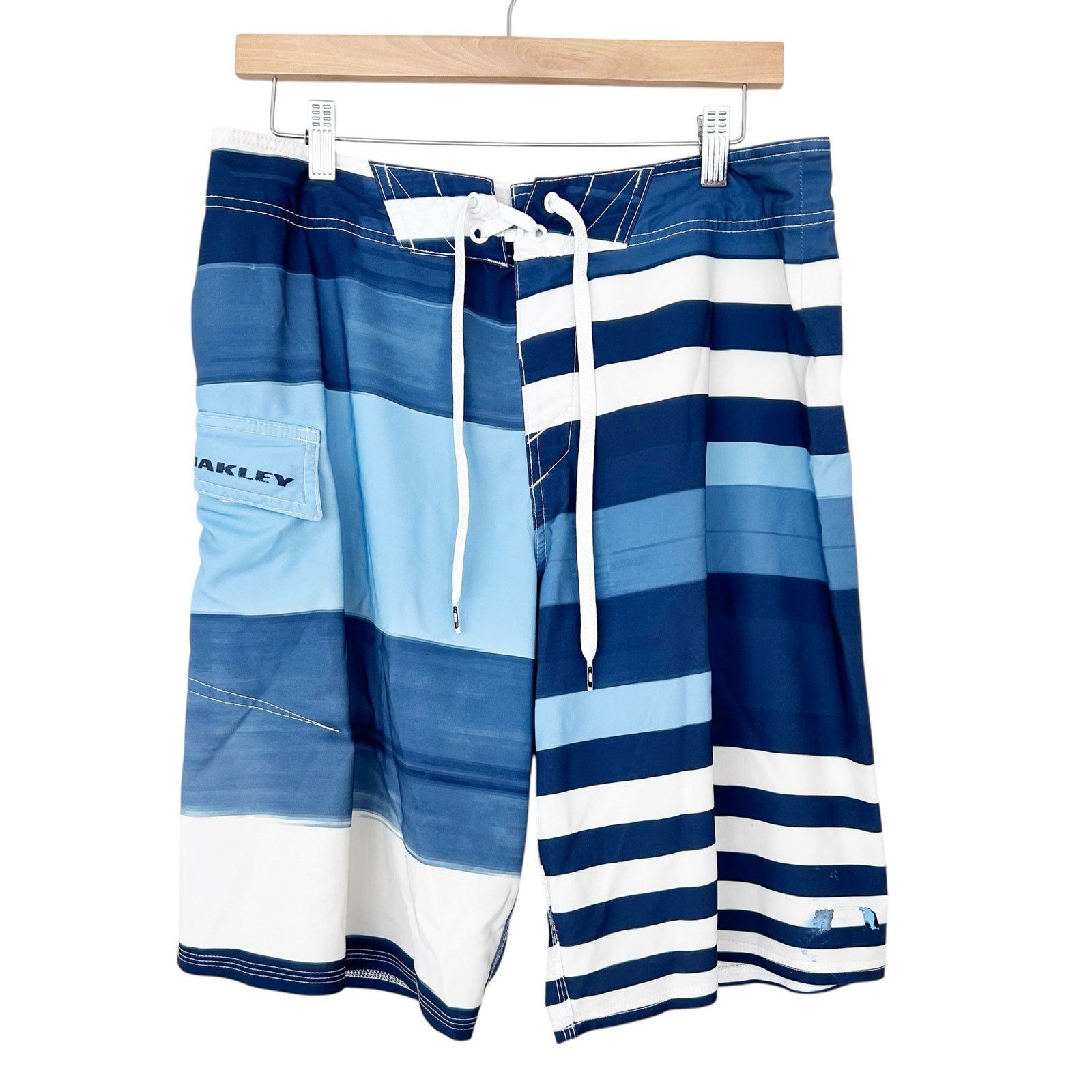 Oakley Oakley Blue Striped Board Shorts Bathing Suit Sz 32 Size US 32 / EU 48 - 1 Thumbnail