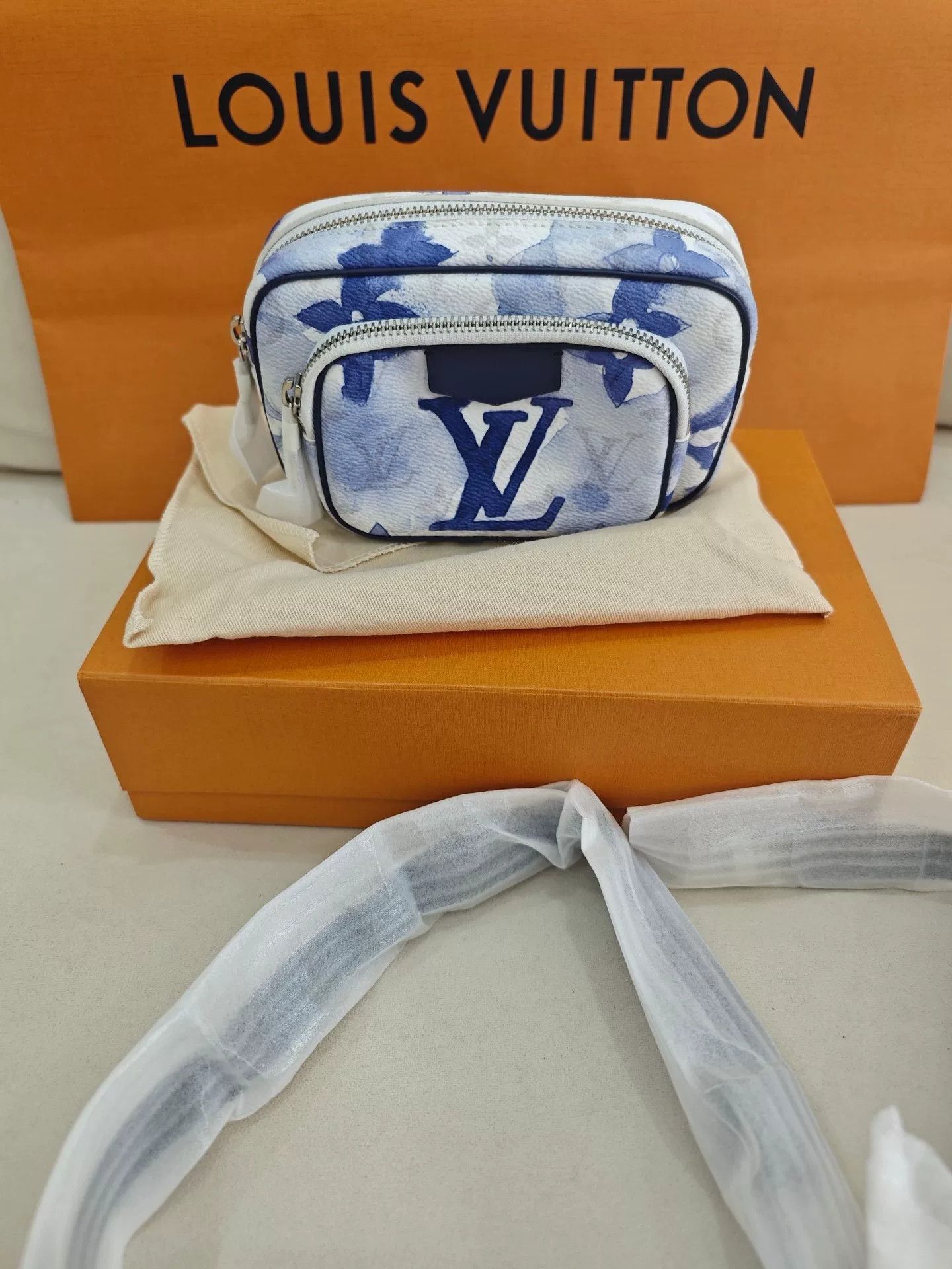 Louis Vuitton Louis Vuitton New Crossbody Bag Size ONE SIZE - 1 Thumbnail