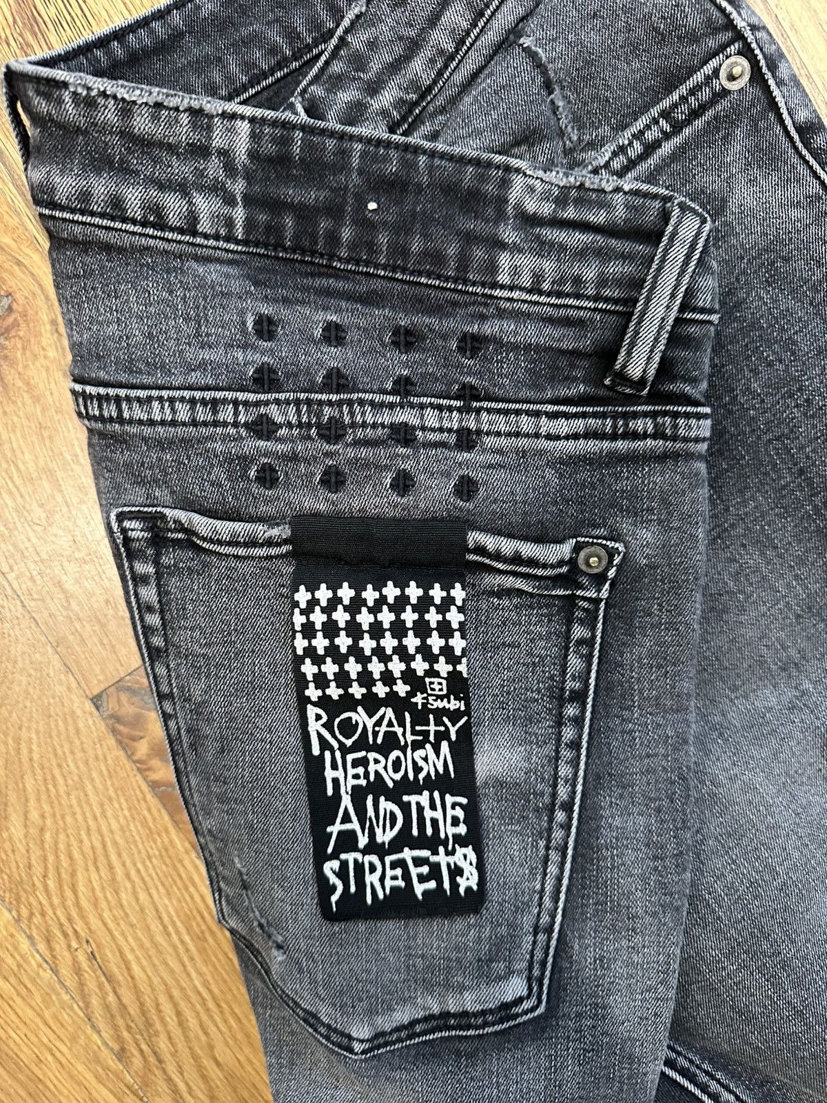 Ksubi Ksubi Knee Rip Logos Faded Black Denim Jeans Size 36 Size US 36 / EU 52 - 4 Thumbnail