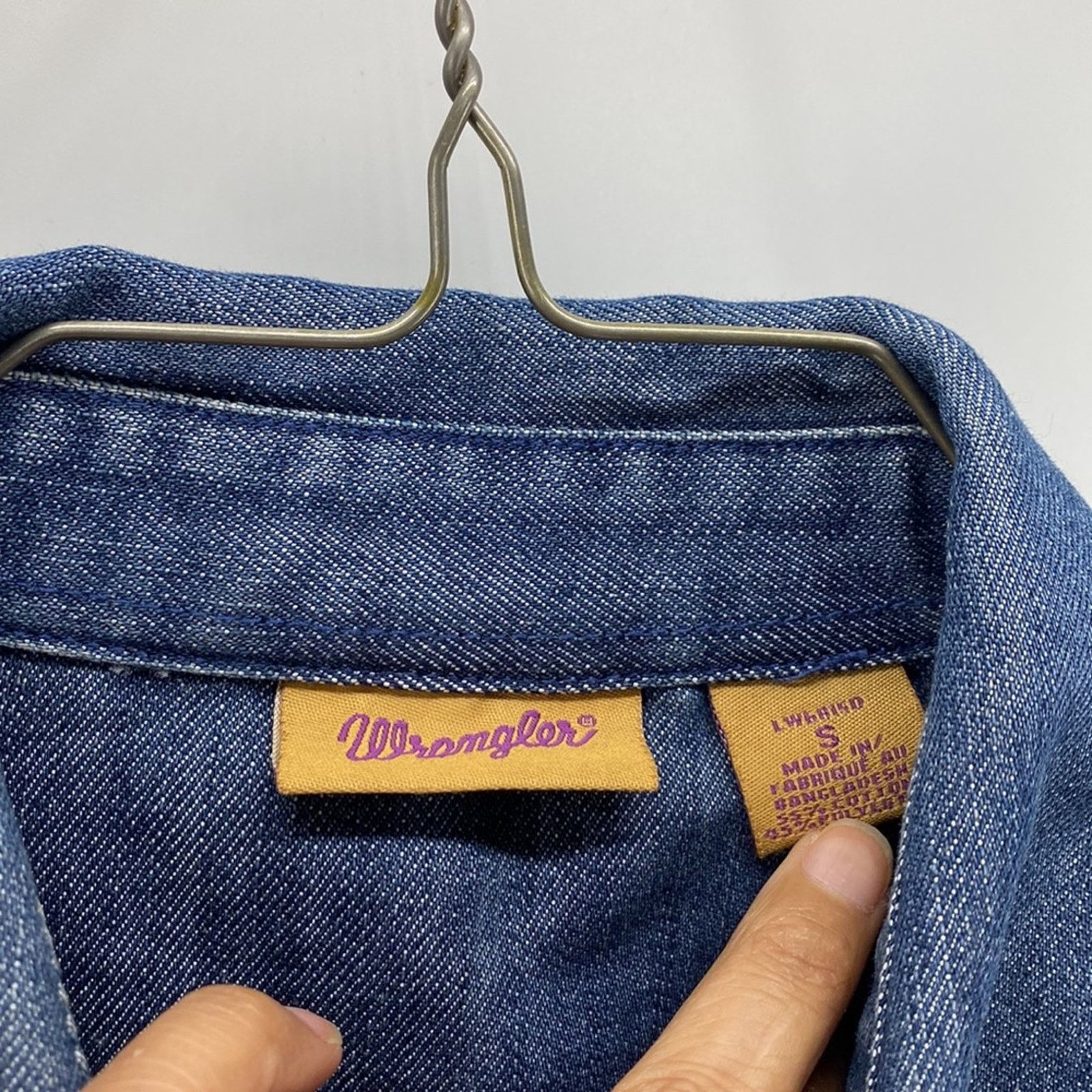 Wrangler Wrangler form fitting studded denim sleeveless button down Size S / US 4 / IT 40 - 3 Thumbnail