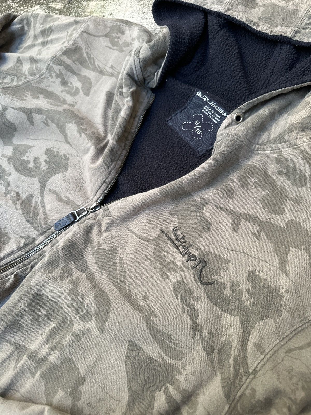 Quiksilver × Vintage Vintage 90s Quiksilver AOP Waves Surfwear Zipup Hoodie Size US XL / EU 56 / 4 - 4 Thumbnail