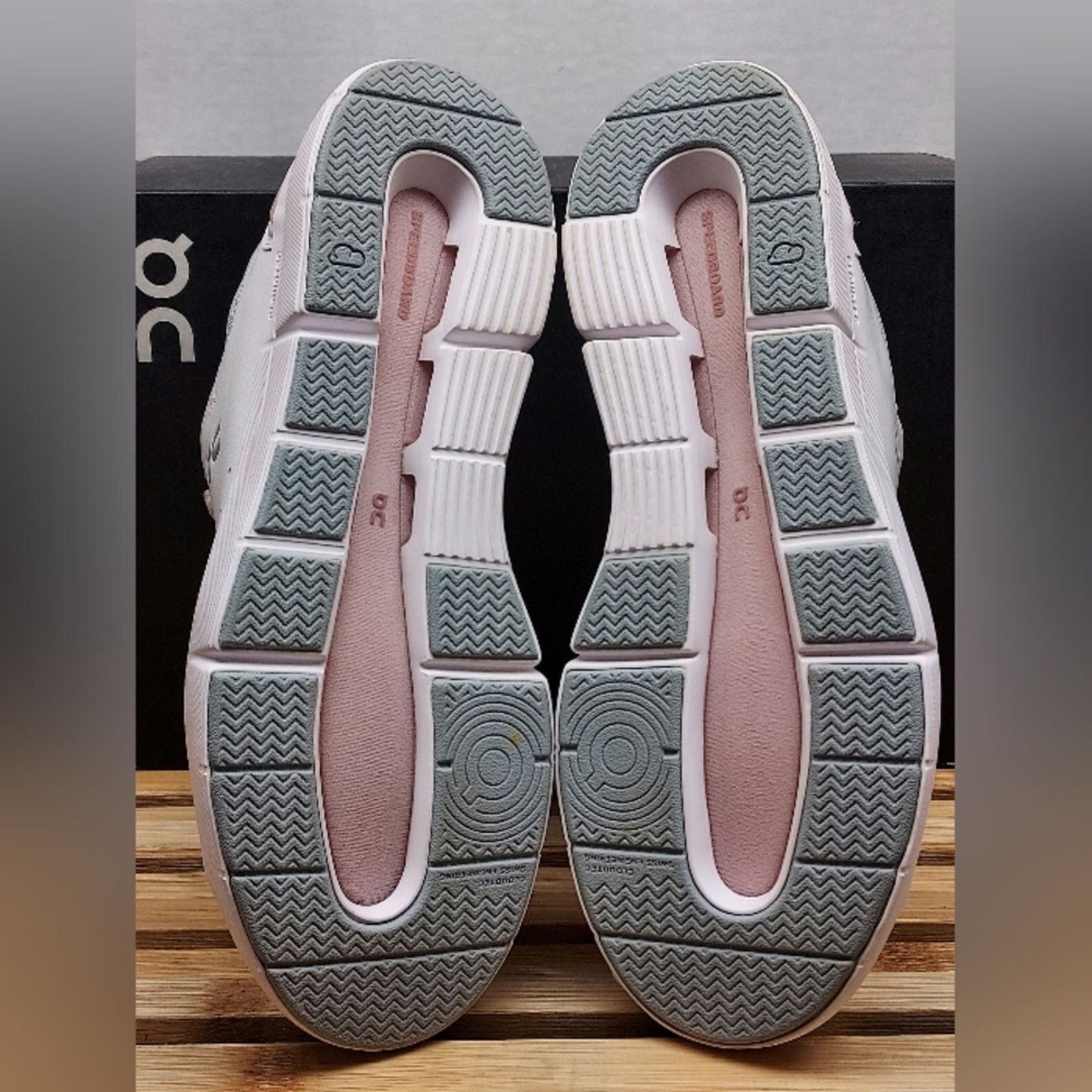 Other On Cloud Womens Roger Advantage White Athletic Shoes Size 7 Size US 7 / IT 37 - 4 Thumbnail