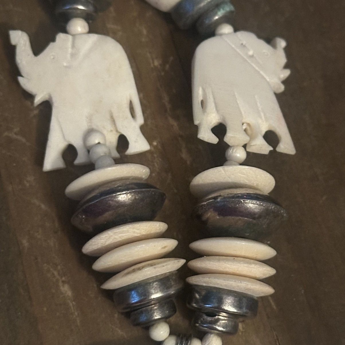Vintage Vintage chunky carved bone elephant bead necklace Size ONE SIZE - 4 Thumbnail