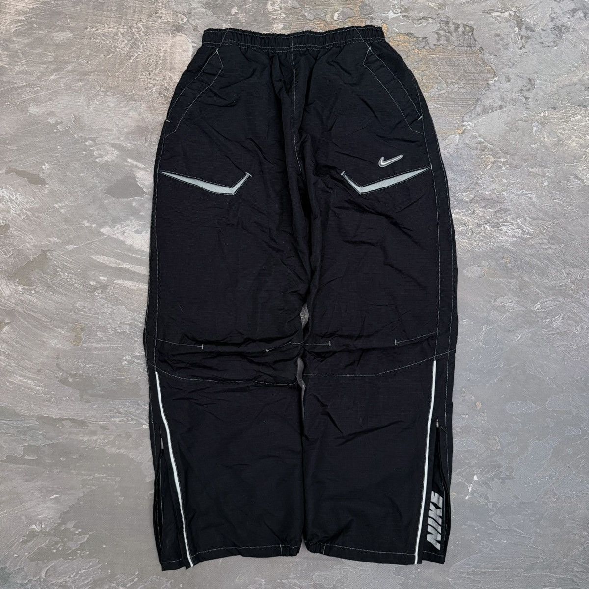 Nike Nike Vintage 00s Nylon Parachute Metal Swoosh Pants Y2K Size 30" / US 8 / IT 44 - 1 Thumbnail