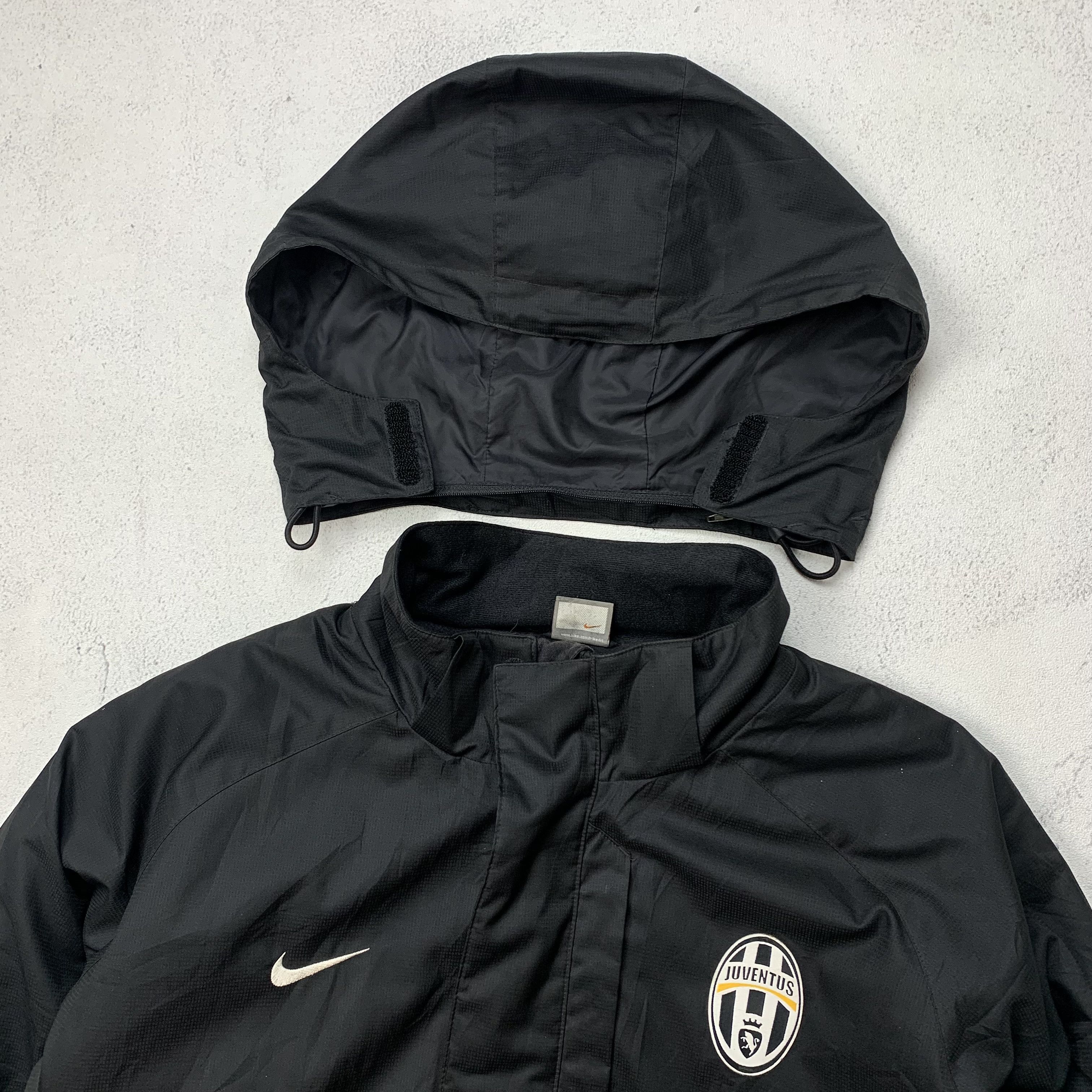 Nike Vintage Nike Juventus Puffer Jacket Size US L / EU 52-54 / 3 - 8 Thumbnail