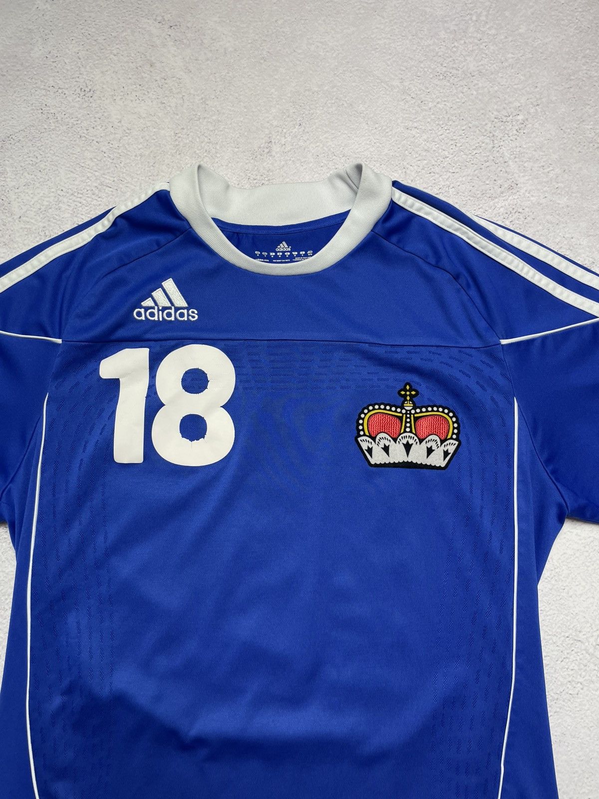 Adidas Liechtenstein 2010 maglia Adidas home #18 Size US M / EU 48-50 / 2 - 3 Thumbnail