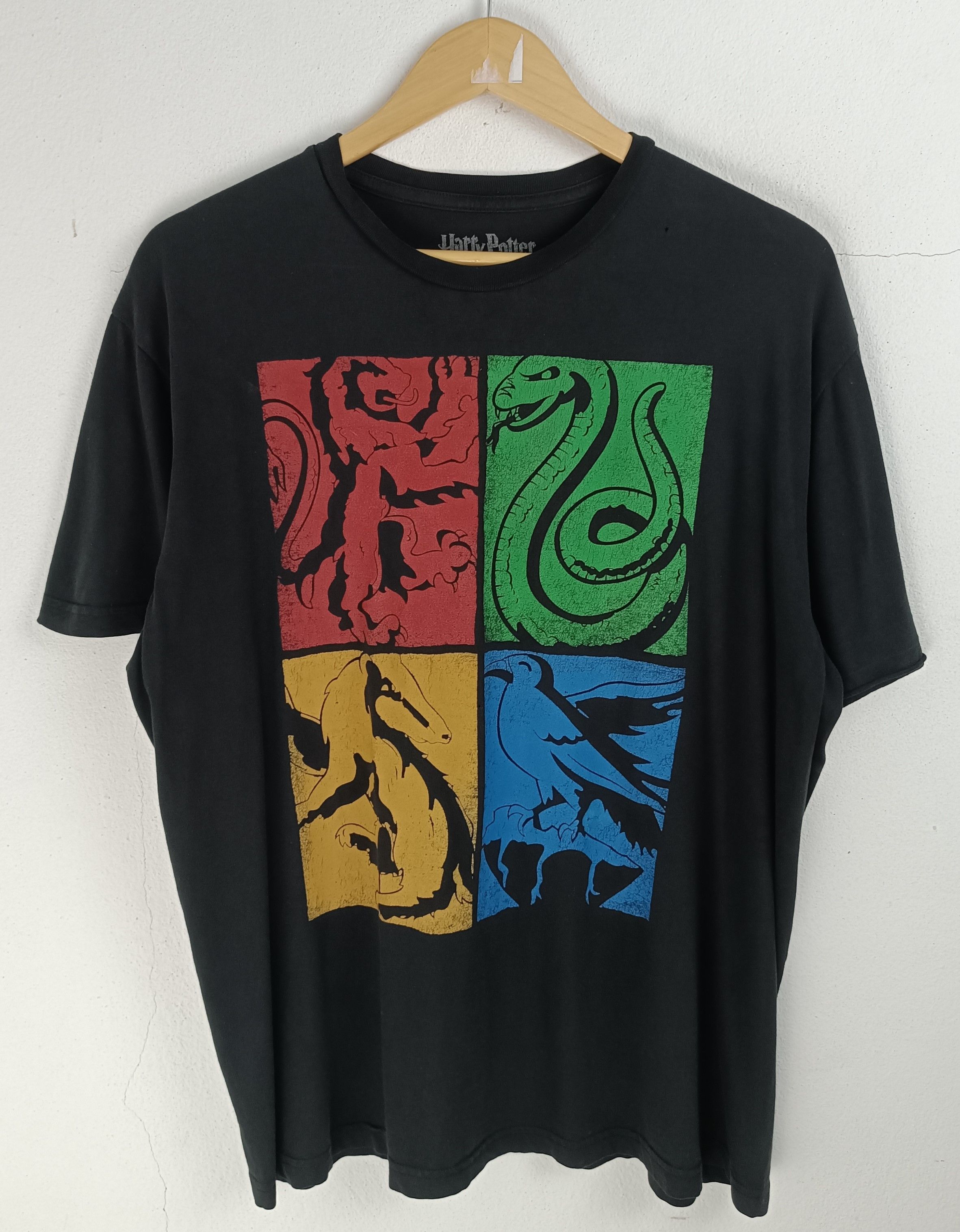 Vintage THRASHED FADED VINTAGE HARRY POTTER HOUSES TEE GRYFFINDOR Size US L / EU 52-54 / 3 - 3 Thumbnail