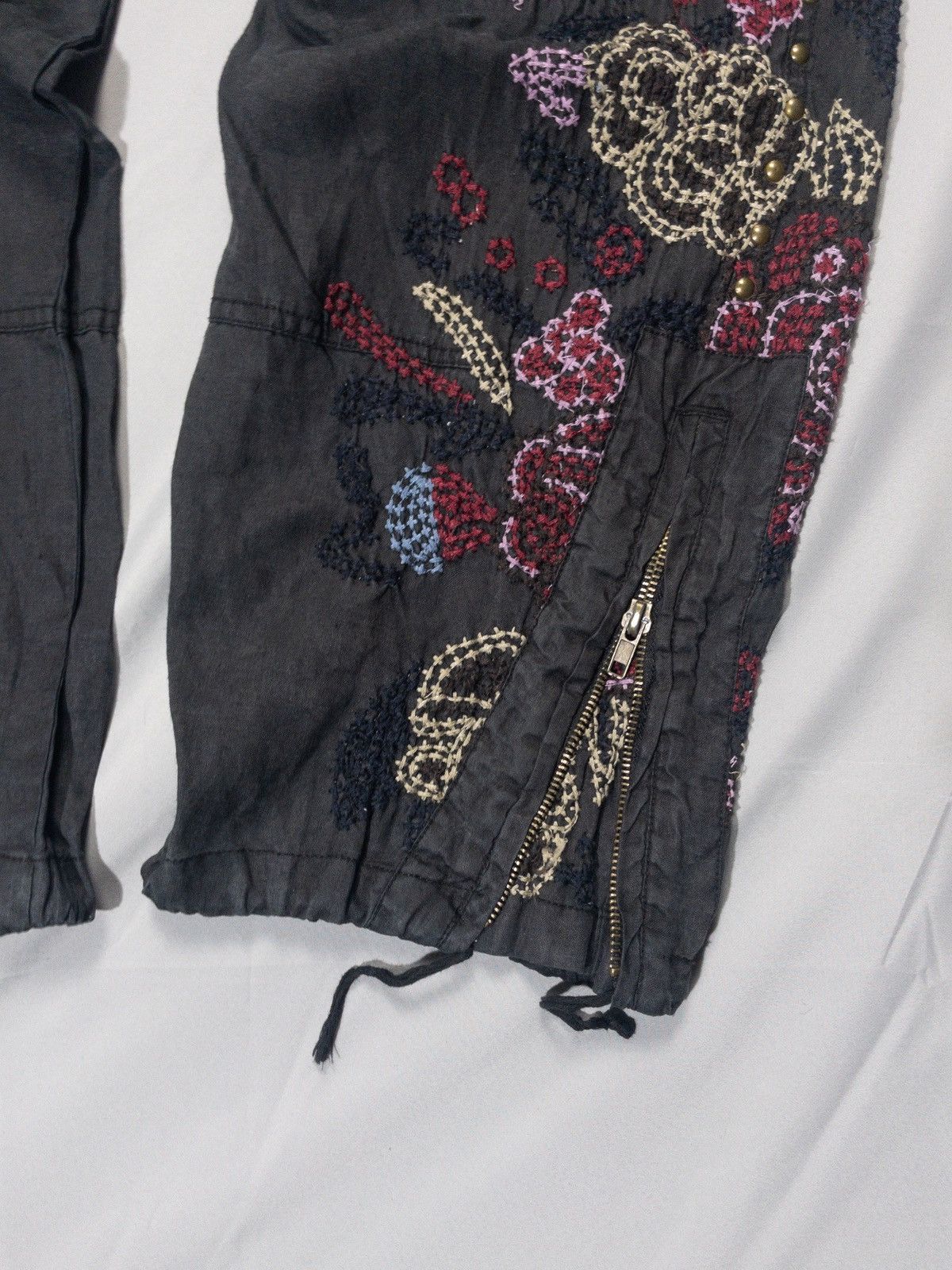 Vintage Floral Embroidered Adjustable Cargo Pants with Ankle Zips Size US 34 / EU 50 - 4 Thumbnail