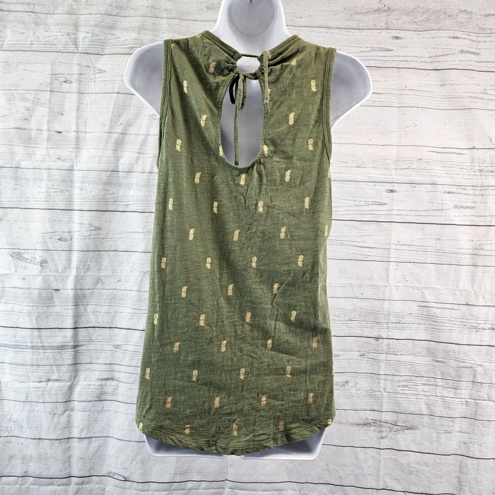 Old Navy Old Navy Womens Tank Top Sz Small Green Cotton Scoop Neck Pineapples Shirt Womens Short Sleeve Tank Top XS? Size S / US 4 / IT 40 - 4 Thumbnail