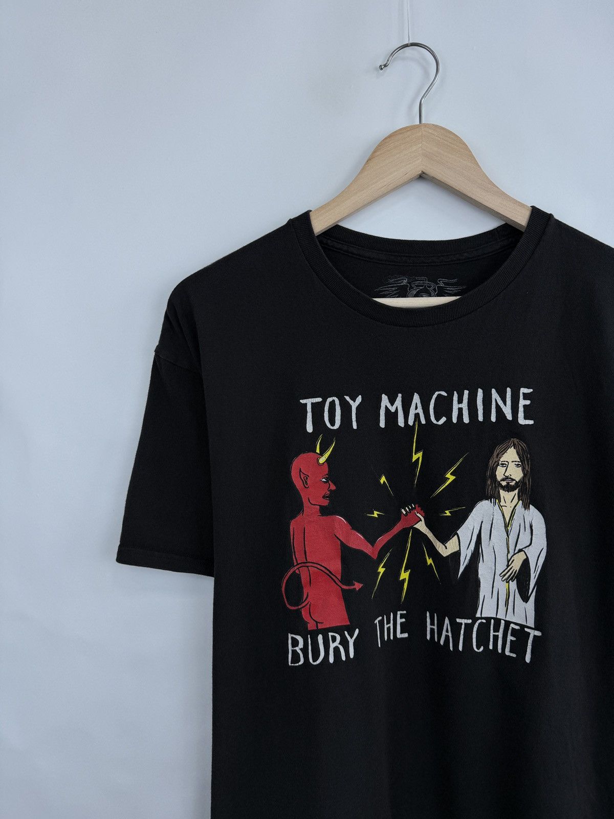 Toy Machine 🇺🇸 Vtg Y2K Toy Machine Bury The Hatchet Skateboard T-Shirt Size US L / EU 52-54 / 3 - 2 Thumbnail
