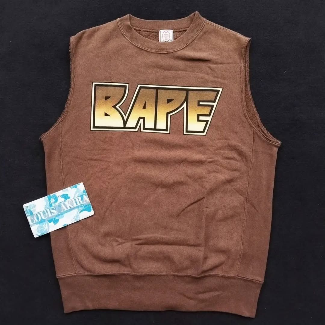 Bape 2005 Bape Kiss Crewneck Distressed Size M / US 6-8 / IT 42-44 - 1 Thumbnail